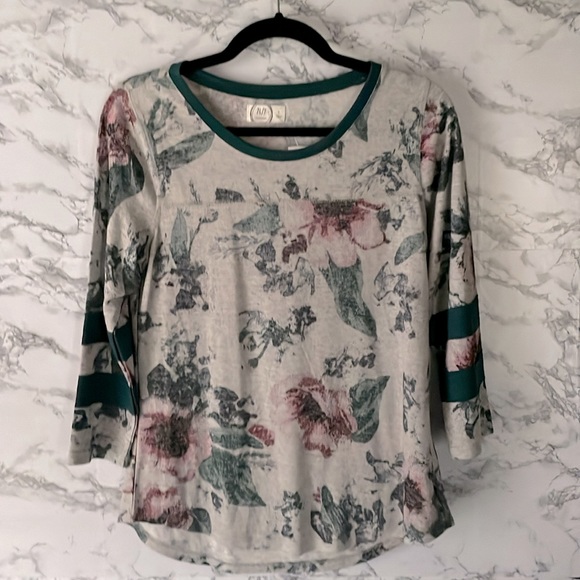 Maurices Tops - Maurices size small NWT jade/gray floral print knit top.